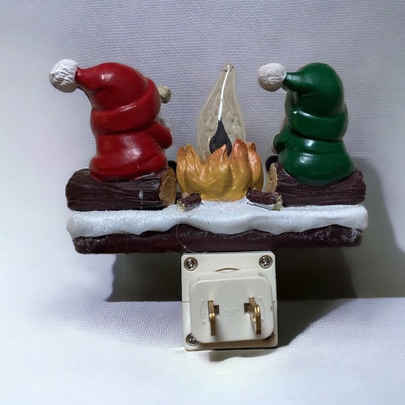 LAST ONE Gnomes By Campfire Nightlight - Picture 8 of 9
